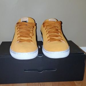 Puma Classics in orange